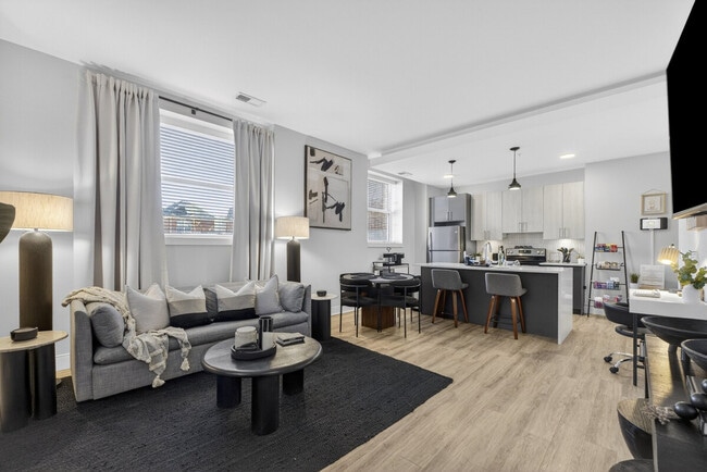 Building Photo - 1424 N Park Pl