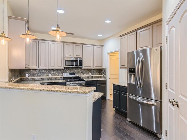 Building Photo - 2210 Onion Creek Pkwy