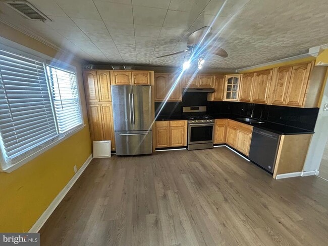 Building Photo - 4655 Benson St