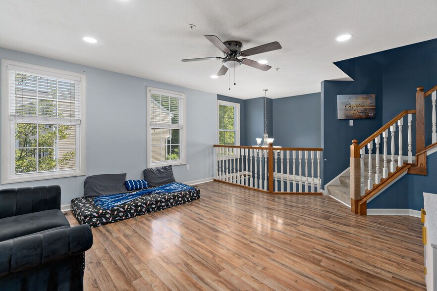 Building Photo - 249 Persimmon Ln