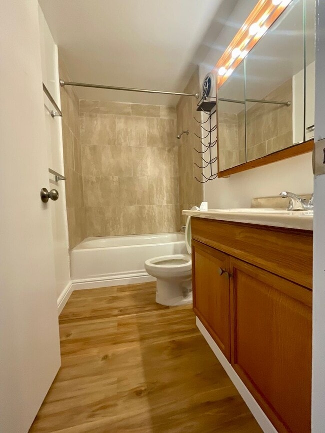 Building Photo - Convenient 2/2/1 with Lanai