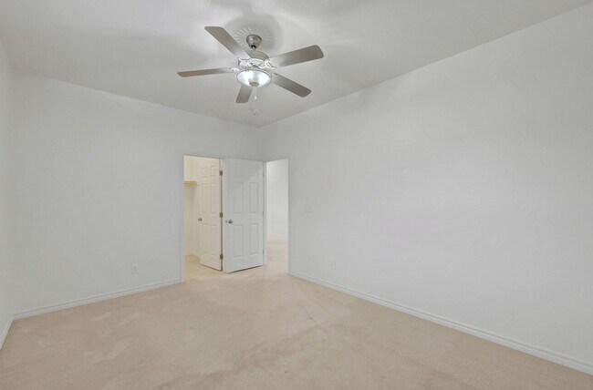 Building Photo - Stunning 4 Bedroom with Mountain Views!