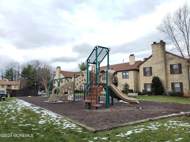 Building Photo - 912 Wellington Pl