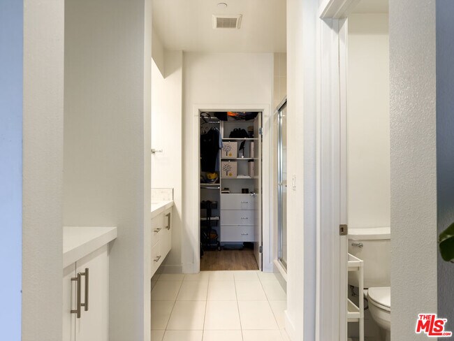 Building Photo - 2111 N Cahuenga Blvd