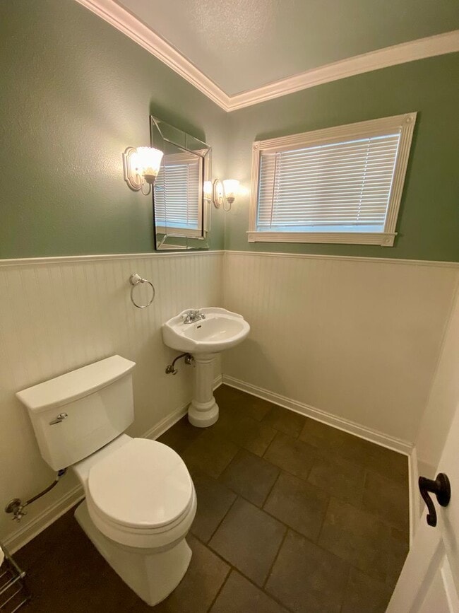 Building Photo - Charming, remodeled, country style home in private Simi Valley location.