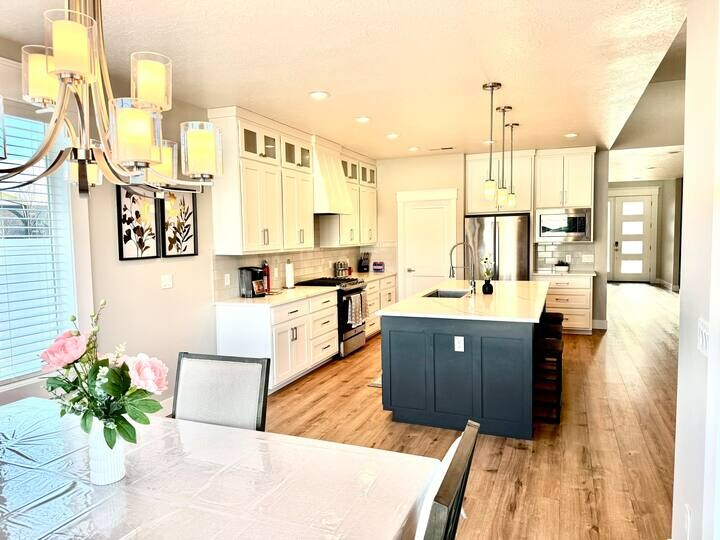 Building Photo - 12100 W Hollandale Dr