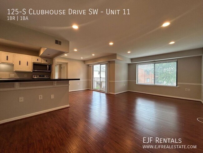 Building Photo - 125 Clubhouse Dr SW