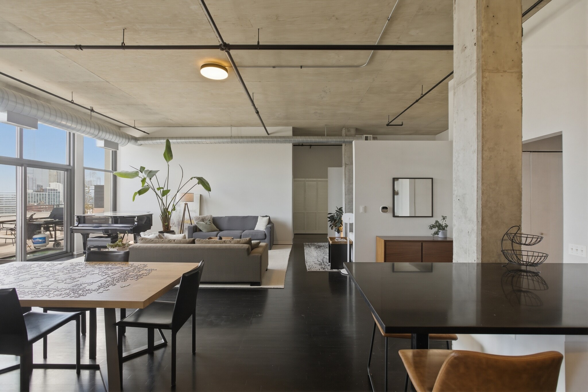 Building Photo - 900 N Kingsbury St