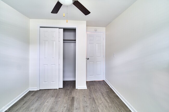 Building Photo - 635 Lake View Dr