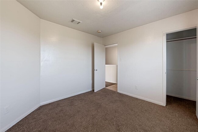 Building Photo - 8914 Pecan Pl Dr