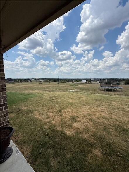 Building Photo - 1013 Sky Ct