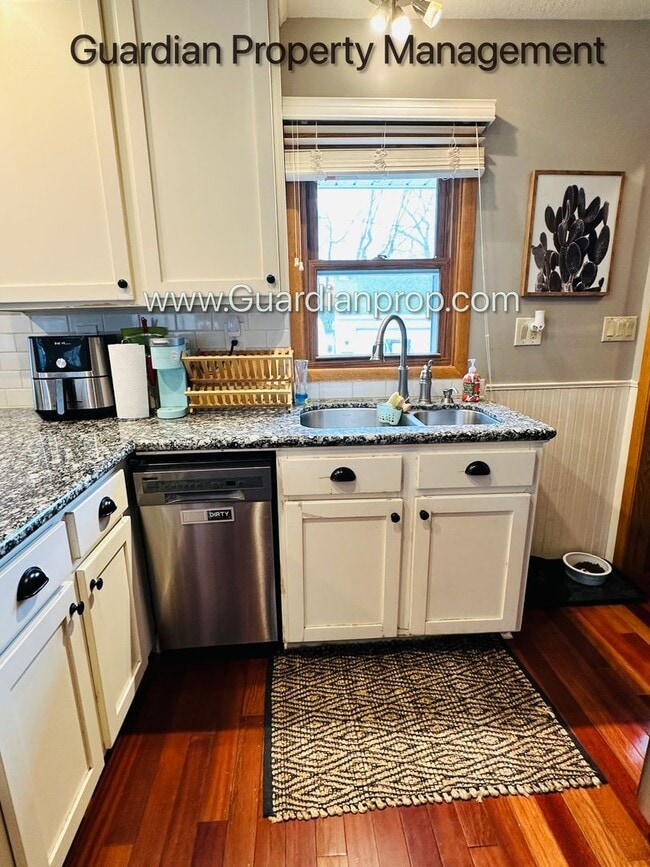 Building Photo - Orono Single Family Home, Large Garage, Sp...