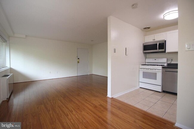 Building Photo - 1511 S George Mason Dr