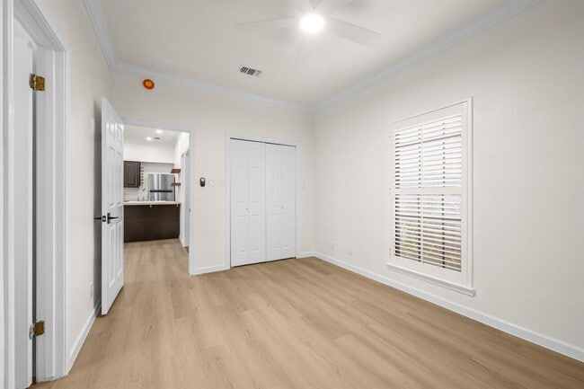 Building Photo - 1307 Kinney Ave