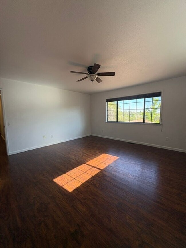 Building Photo - 12499 Incline Dr