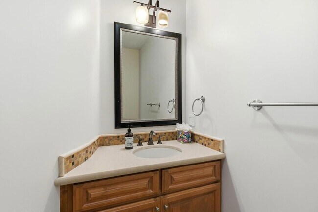 Building Photo - 3911 Pepper Tree Ct