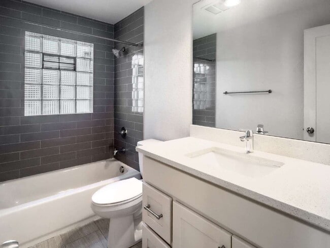 Building Photo - "Spacious 5-Bedroom Gem on Locust Street – 2,053 Sq. Ft. of Comfort in Denver's Heart!"