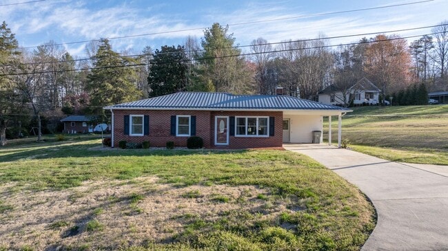 Building Photo - 313 Arrowood St SE