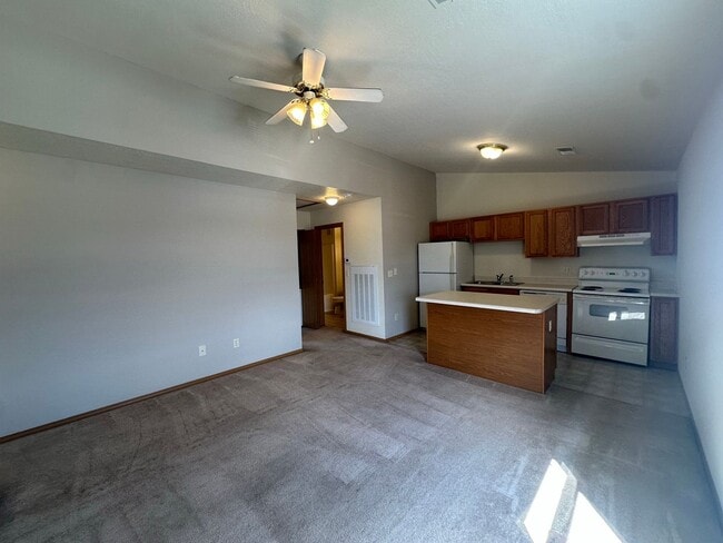 Interior Photo - Main &amp; Veterans Crossing