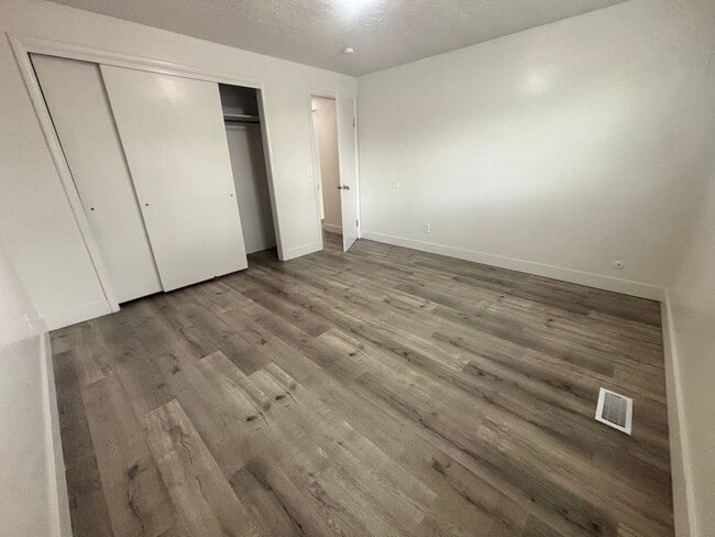 Building Photo - 655 S 1000 W