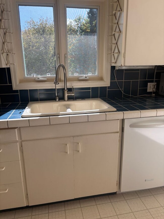 Building Photo - Enjoy 1.125 Acres near Downtown McMinnville