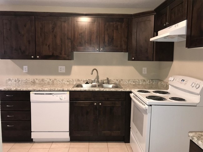 Building Photo - 2553 S Lake Park Cir