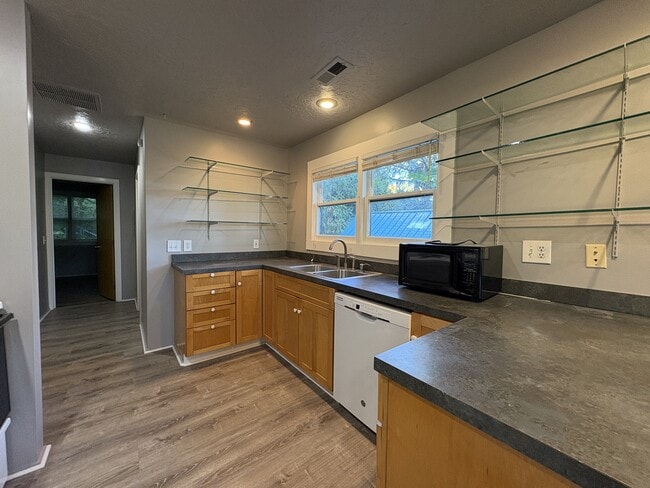 Building Photo - 1275 SW College St