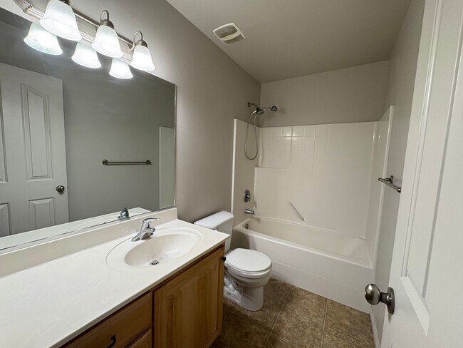 Building Photo - Clark Parkway Home