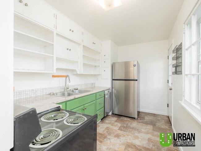 Building Photo - Charming 2 bed room 1.5 bathroom Cottage i...