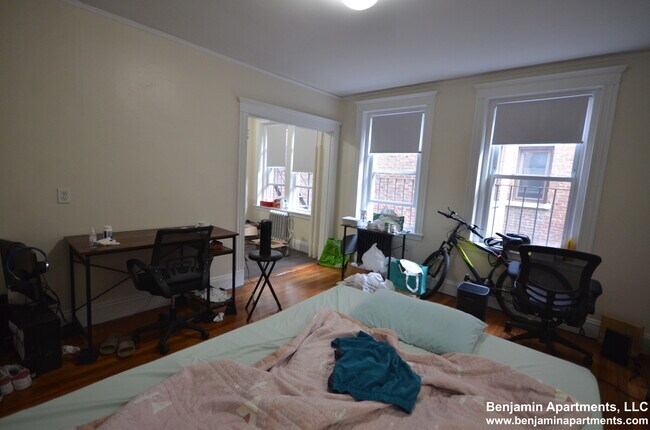 Building Photo - 231 Park Dr