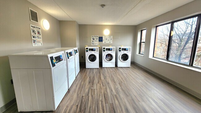 Building Photo - 65 North Point Dr