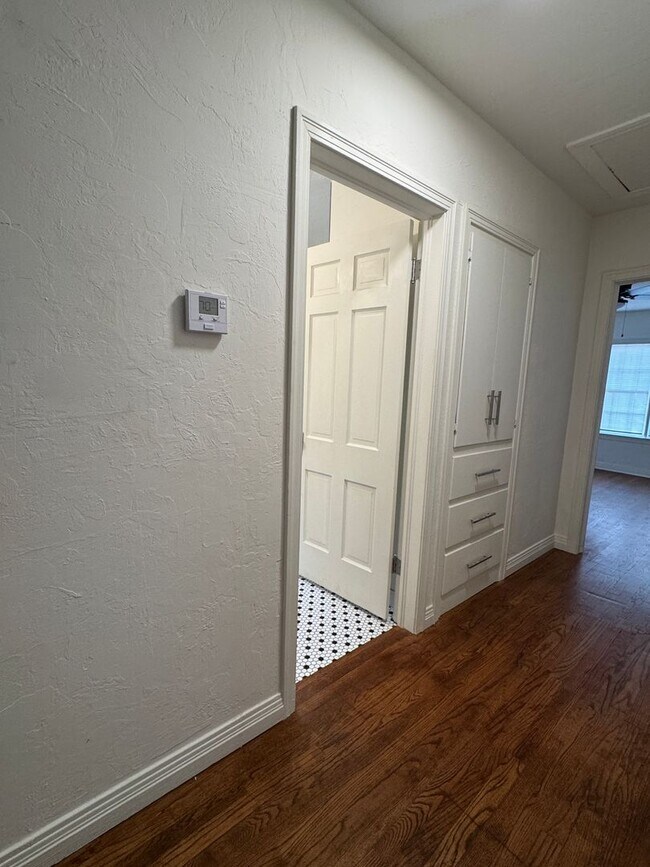 Building Photo - 506 NW Fort Sill Blvd