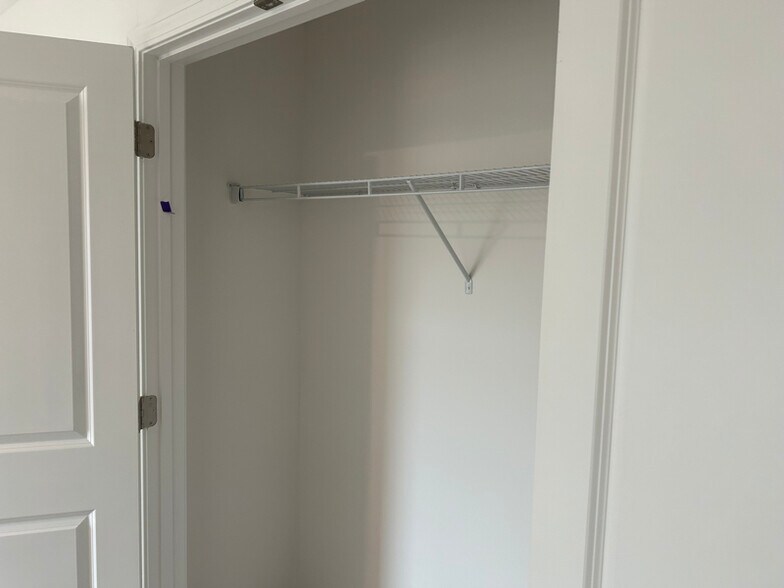 Building Photo - 1112 Holland Dr