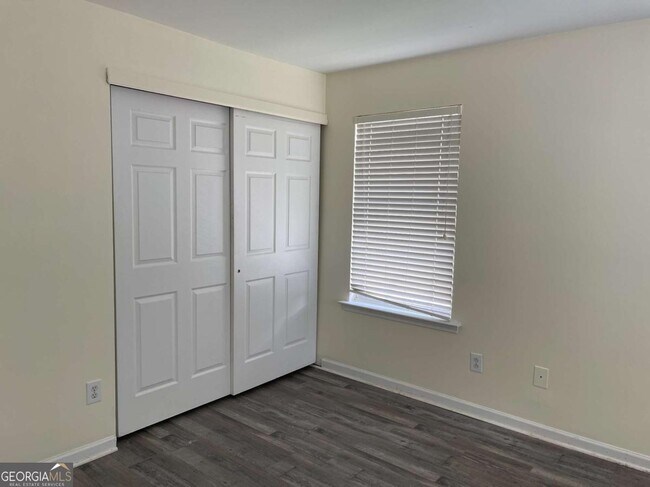 Building Photo - 5553 Sable Way