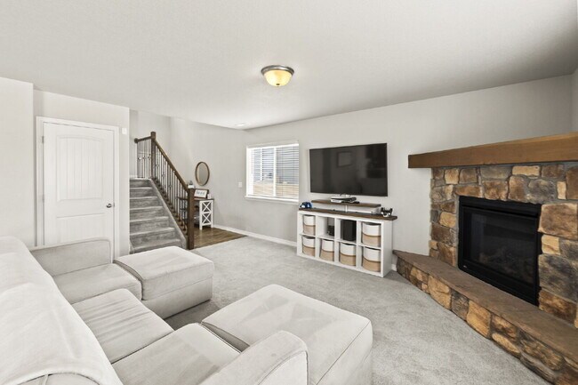 Building Photo - Well maintained Fountain Home with 3 bedrooms and  beautiful mountain views.