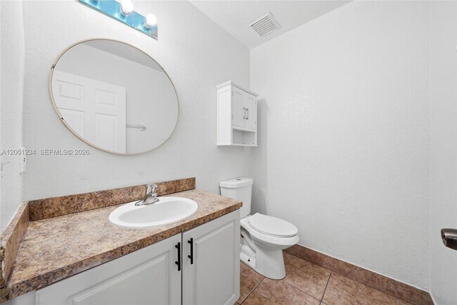 Building Photo - 902 SW 8th Pl