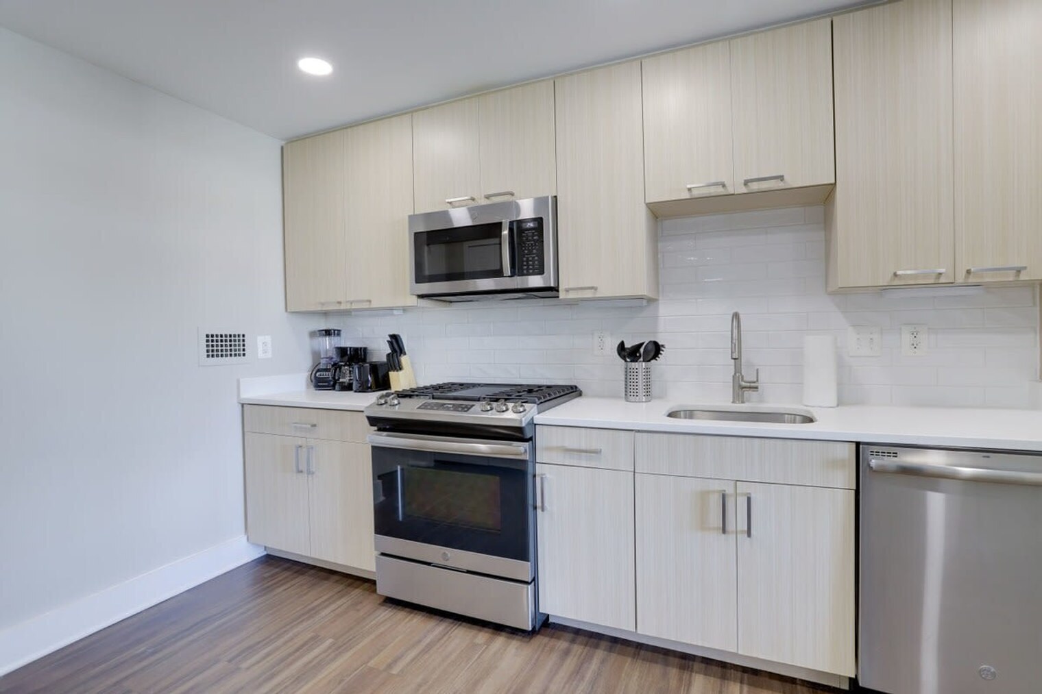 Building Photo - 1201 S Bell St