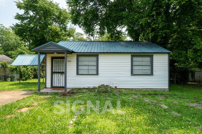 Building Photo - 1421 Rayfield Dr