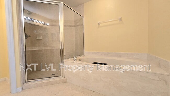 Building Photo - 2448 Laurentina Ln