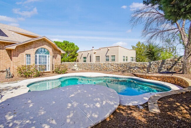 Building Photo - 918 Calle Cumbre Ct