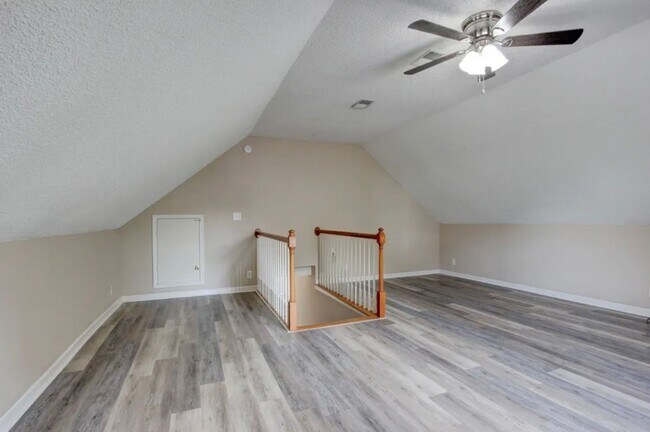 Building Photo - Freshly Renovated Three Bedroom with Bonus