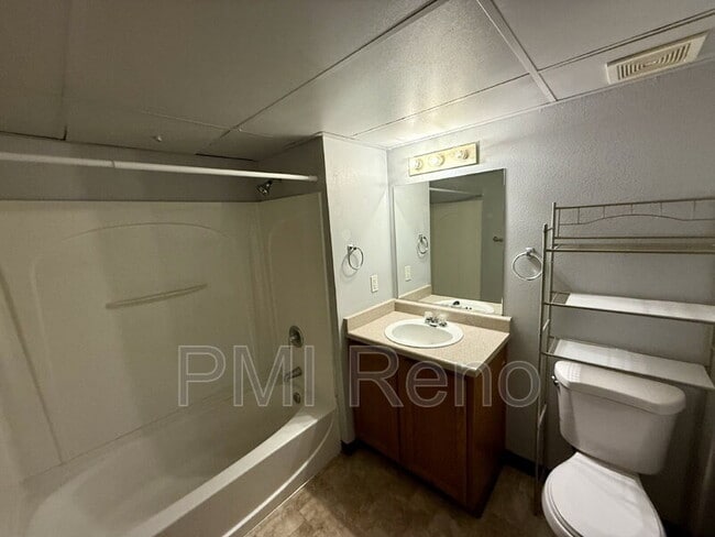 Building Photo - 1600 I St