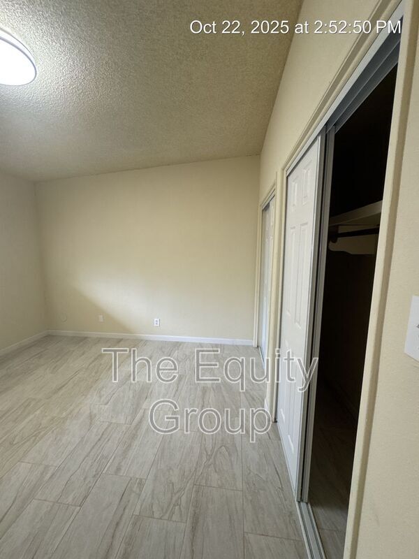 Building Photo - 1140 W Tulare Ave