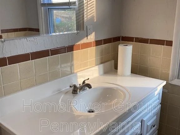 Building Photo - 2809 Pyramid Ave