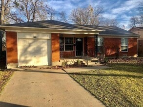 Building Photo - 2709 Highwood Dr