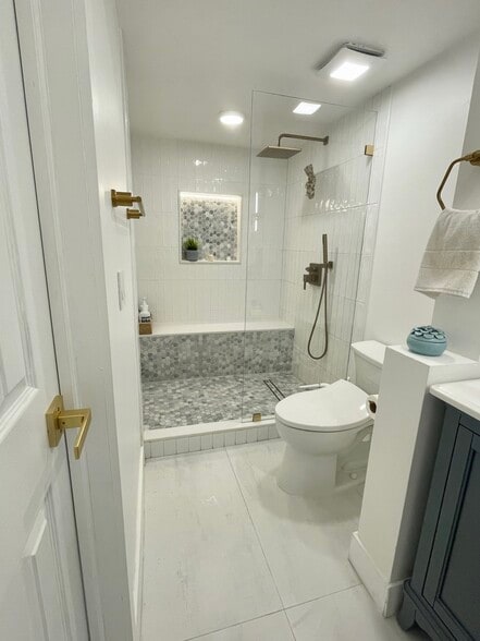 Building Photo - 441 SE 10th St