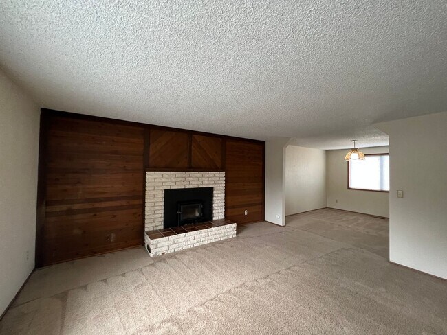 Building Photo - Thurston Charm