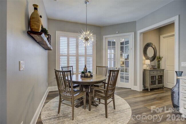 Building Photo - 82132 Standing Oak Dr