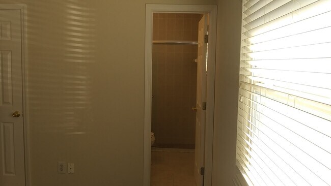 Building Photo - 5168 Taylor Ave