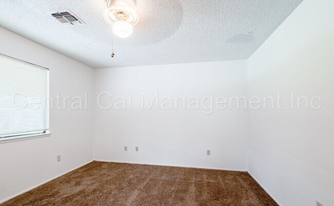 Building Photo - 3 Bedroom/2 Bath Home in the Southwest - $...